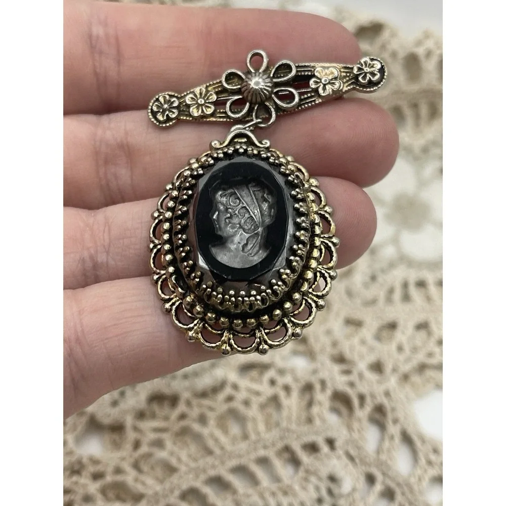 VINTAGE ESTATE VICTORIAN STYLE BRASS BLACK RESIN CAMEO PORTRAIT BROOCH‎ BAR